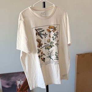 Old Navy Cream Botanical Graphic Tee